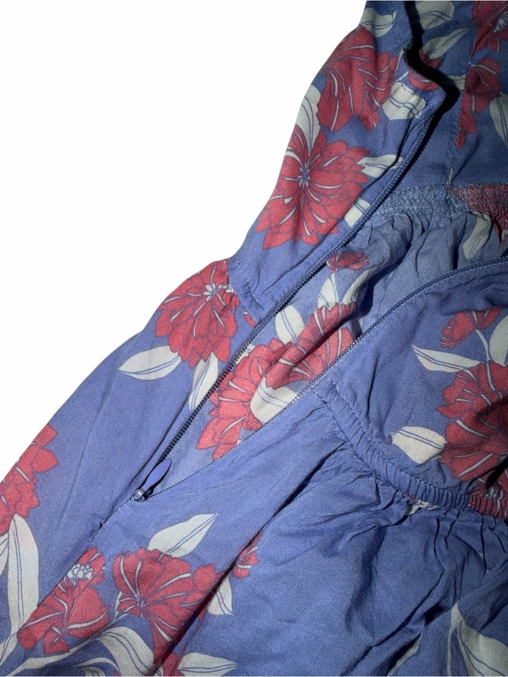 🚨CLEARANCE SALE🚨 Express Blue V-Neck Floral Spaghetti Strap Camisole - Picture 4 of 7